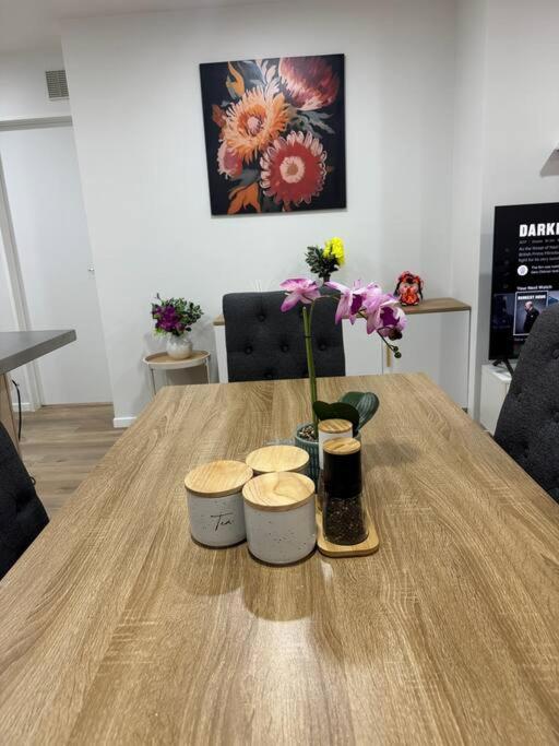 Stunning 3 Bd - 2 Bth City Apt - Pool & Carpark オークランド エクステリア 写真